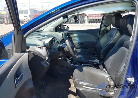 2013 Chevrolet Sonic Ltz Manual z USA, uszkodzony, nr VIN 1G1JF6SB3D4247900